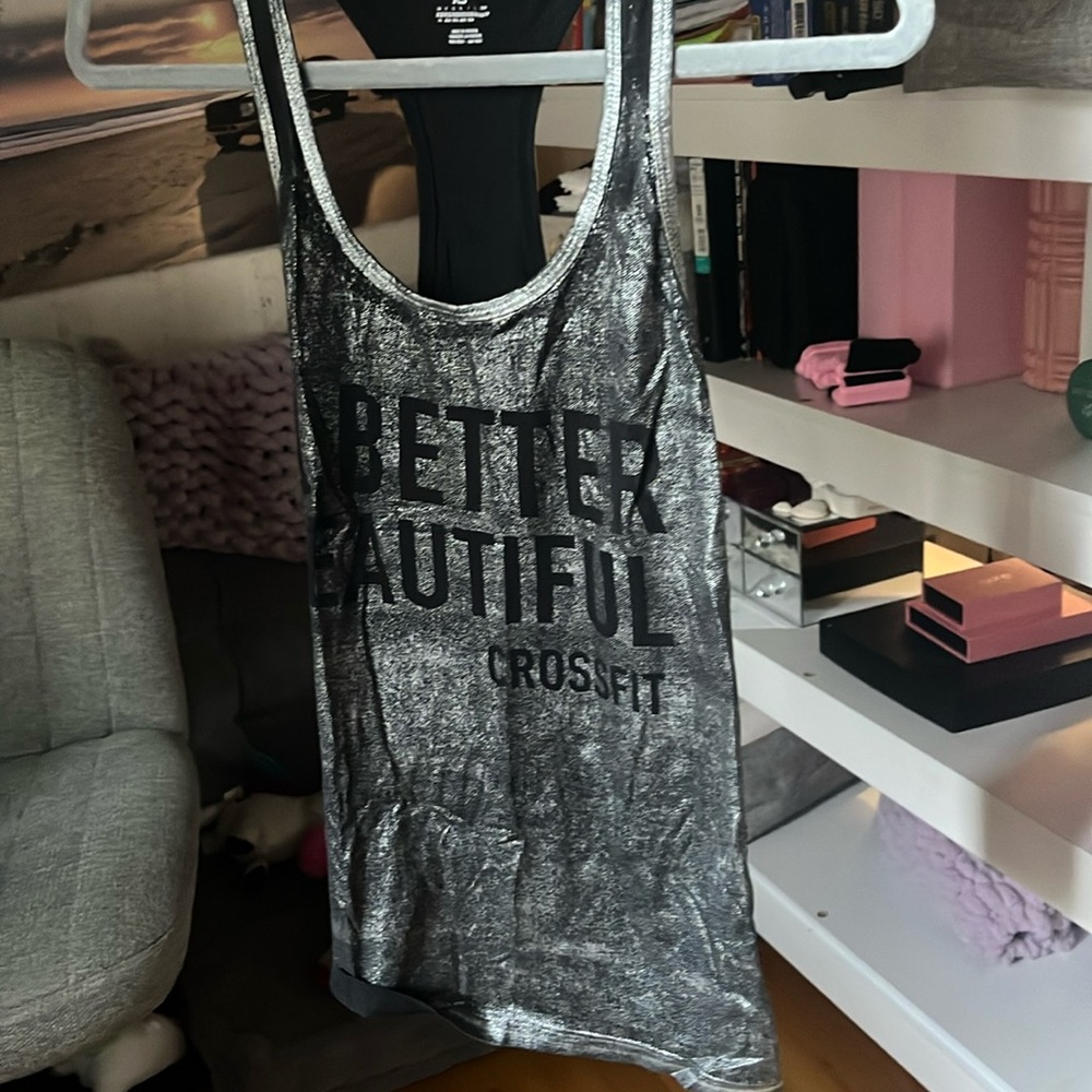 Reebok CrossFit “A better beautiful” Metalic Silver Black tanktop size XS